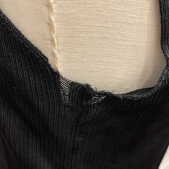 Mock sleeveless turtleneck top - Picture 8 of 8